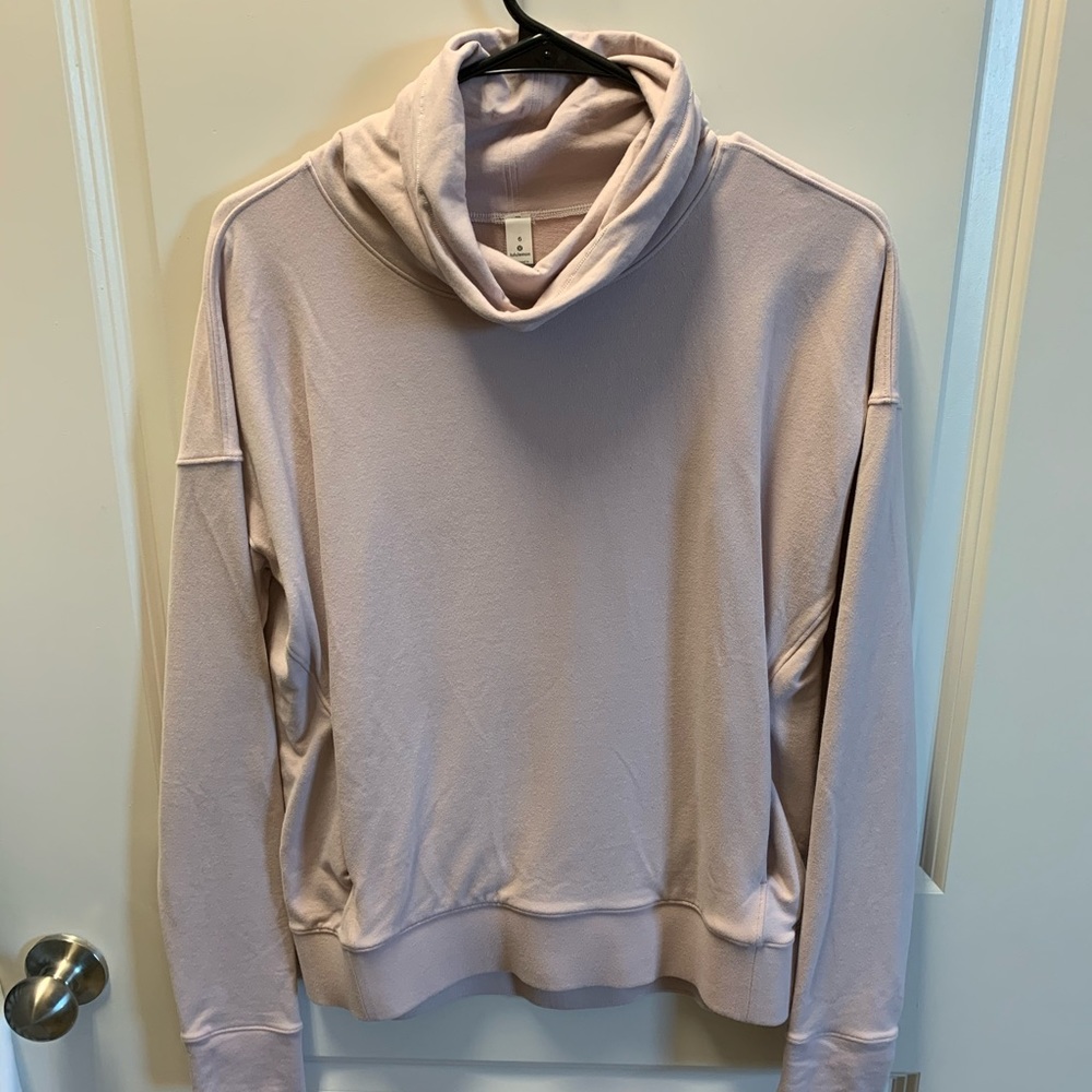 Lululemon Sweatshirt - Size 6 - Never Been Worn